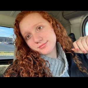 Meet your Posher, Alexis